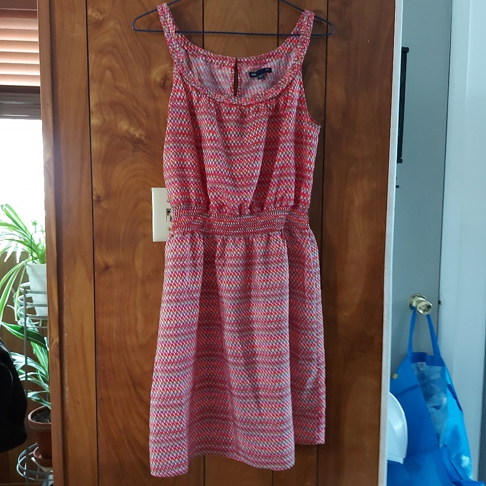 Spaghetti strapped Gap Shevron color dress